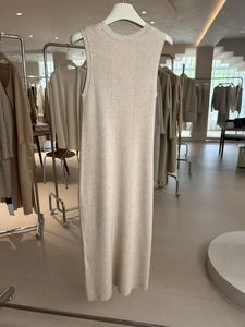 Elegante Suéter de Punto de Una Pieza para Mujer - Diseño Elegante y Acampanado con Logotipo Frontal Suave y Cómodo, y Versatilidad - Product Image 2