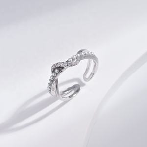 Anillo de plata de ley 925 con circonita simple, ajustable, chapado en oro de 18k, diseño de cruz, para mujer, precio de fábrica, anillos apilables baratos con lazo. - Product Image 1