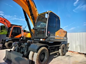Excavatrice d'occasion Volvo EC350DL pour carrière, exploitation minière et travaux d'ingénierie en aménagement aquatique, état excellent - Product Image 3