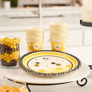 Assiettes en papier modernes de 9 pouces sur le thème des abeilles pour révélation du sexe, fête prénatale et fournitures de fête d'anniversaire - Fournitures sur le thème des abeilles - Product Image 3