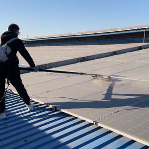 Machine de nettoyage de panneaux solaires photovoltaïques avec tige télescopique de nettoyage à sec/à l'eau (3.5-7.5m) brosse à rouleau en nylon - Product Image 5