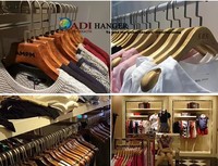 Nouveau Cintre en Bois de Hêtre Finition Ancienne 2026 sans Pince à Pantalon pour la Maison et l'Organisation