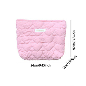 Les sacs cosmétiques de voyage à fermeture éclair matelassés en forme de cœur personnalisables OEM sont prêts à être transportés ensemble - Product Image 4