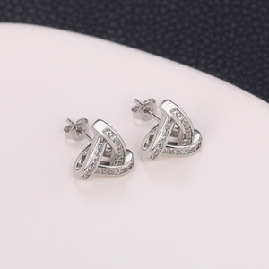 Orecchini a Perno con Zirconi Taglio Baguette a Triangolo per Donne, Gioielli Eleganti e Scintillanti per Uso Quotidiano - Product Image 6
