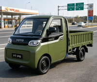 Mini-camion électrique avec configuration intérieure complète, espace de chargement ouvert spacieux, cabine fermée, idéal pour le commerce, la ferme et la livraison