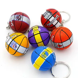 批发销售3d迷你8塑料球钥匙扣nba橄榄球足球篮球pu钥匙扣