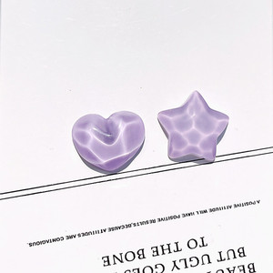 Venta al por mayor amor agua ondulación resina accesorios irregulares en forma de corazón parches DIY crema pegamento teléfono celular funda decorativa - Product Image 5