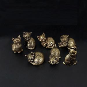 Charmant Koperen Kattenbeeldje, Perfect Voor Huisdecoratie, Geschenken, Herfst Huisdecoratie Verzamelbare Beeldjes - Product Image 1