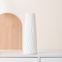 Vase en céramique côtelé vertical moderne et minimaliste ARM LVG, finition mate, pour décoration intérieure, vase en porcelaine, récipient décoratif