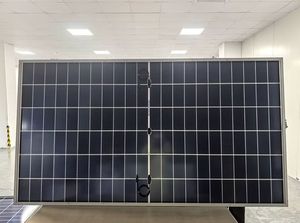 Panneaux solaires monocristallins HJT 730W avec double vitrage bifacial à Rotterdam, prêts pour livraison directe. - Product Image 3