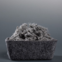 Fibre discontinue noire ignifuge 100 % polyester, matière première solide résistante à la chaleur, pour rembourrage industriel et filage, recyclable