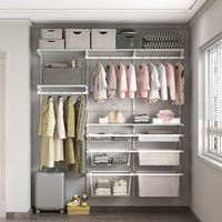 Système de rangement mural en métal grillagé à 5 niveaux pour armoire, avec étagères suspendues, crochets et tringles, design détachable