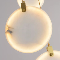 Lustre en marbre cascade de cuivre, luminaire multi-pendent pour plafond haut, escalier, hall de villa