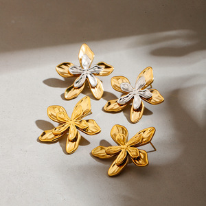 Flower <b>Stud</b> <b>Earrings</b> 18K Gold Plated Stainless Steel Hammered Design Everyday Wear Jewelry - Product Image 3