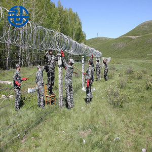 <span class=keywords><strong>รั้ว</strong></span>ป้องกันการปีนป่ายแบบกันขโมยสำหรับชุมชนที่อยู่อาศัย ทำจากเหล็กกล้าไร้สนิมชุบสังกะสี ปี 2026 รุ่น Cross Razor แบบเกลียวคู่ - Product Image 6