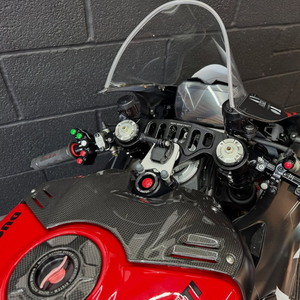 Cubierta de Batería de Fibra de Carbono 100% Seca OEM, Cubierta de Tanque de Combustible, Cubierta de Caja de Aire para <span class=keywords><strong>Ducati</strong></span> Panigale Street Fighter V4 V4S <span class=keywords><strong>V4R</strong></span> <span class=keywords><strong>2023</strong></span> 2024 - Product Image 5