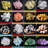 Vente au détail 50 types de pierres brutes en cristal brut de forme libre pour la décoration de la maison Produits spirituels