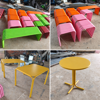 Ensemble table et chaises de jardin modernes pour l'extérieur, 5 places, 1 table Zhang, 4 chaises Zhang, ensemble table et chaises bistrot en métal.