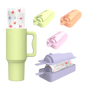 Nouveau produit au design innovant avec des moules à glaçons colorés portables et durables en silicone - Product Image 1
