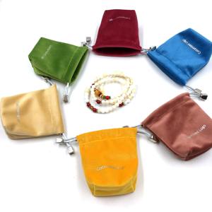 Pochette en velours pour bijoux pour femmes, personnalisable avec cordon de serrage, réutilisable - Product Image 1