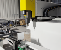 Mesin Produksi Jendela dan Pintu Aluminium CNC Servo Driven OUWO 4200MM Bersertifikasi CE dengan Meja Kerja yang Dapat Dimiringkan 180 Derajat