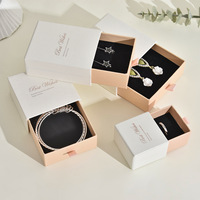 Boîte à bijoux de luxe blanche sur mesure - Emballage coulissant haut de gamme avec boîte intérieure nude et ruban de tirage pour coffrets cadeaux découverte