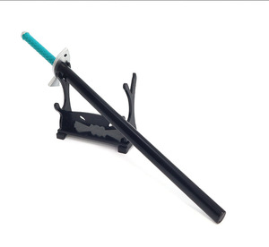 <span class=keywords><strong>One</strong></span> <span class=keywords><strong>Piece</strong></span> Anime <span class=keywords><strong>Charlotte</strong></span> Aardman famosa espada Pez Blanco samurái espada Metal Props llavero fantasma asesino espada juguete - Product Image 2