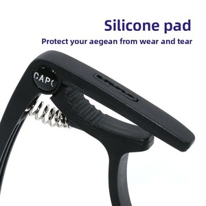 คาโป้ 3-in-1 พร้อมที่เก็บปิ๊กและที่หนีบปรับเสียงสำหรับกีตาร์และ<span class=keywords><strong>อู</strong></span><span class=keywords><strong>คู</strong></span><span class=keywords><strong>เล</strong></span><span class=keywords><strong>เล</strong></span>่ วัสดุไนลอน อุปกรณ์ดนตรี ผลิตจากโรงงานจีน - Product Image 4