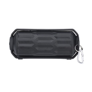 Altavoz Portátil Impermeable para Exteriores con Doble Controlador, Batería Recargable y Diseño Compacto - Product Image 3