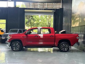 โตโยต้า ทันดรา ปี 2018 มือสอง รุ่น 5.7L <span class=keywords><strong>SR5</strong></span> ขับเคลื่อน 4 ล้อ แบบดับเบิ้ลแค็บ กระบะยาว สเปคอเมริกา เกียร์อัตโนมัติ เครื่องยนต์ V8 พวงมาลัยซ้าย  พร้อมอุปกรณ์ลากจูงสูง โตโยต้า ไฮลักซ์ - Product Image 5