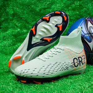 Chaussures de football professionnelles à tige haute pour hommes, femmes et jeunes - Confortables pour toutes les saisons - Product Image 1