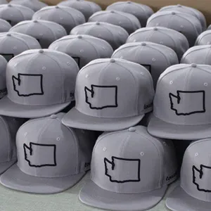 Cappellini per cappelli Snapback in tinta unita da uomo in bianco con ricamo personalizzato di alta qualità di nuova moda all'ingrosso