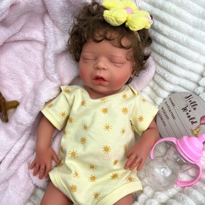 Bambola Reborn in Silicone Artigianale da 45 cm, Bambina con Capelli e Occhi Chiusi, Personalizzabile, Regalo per Futuri Genitori e Innamorati - Product Image 3