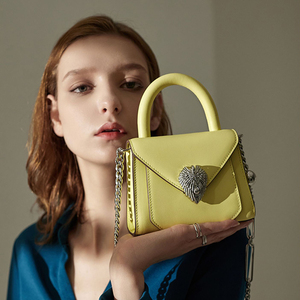 กระเป๋าถือและกระเป๋าสะพายข้างผู้หญิงแบบลำลอง มีสินค้าพร้อมส่ง ขายส่ง สีพื้น คลาสสิก หนังแท้ สายโซ่ ความจุ 1 ลิตร - Product Image 2