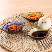 Vente en gros Petites assiettes en céramique modernes en forme de feuille avec impression personnalisée Bols à tremper pour sauce soja Ensemble de vaisselle