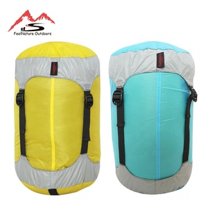 Sac de compression en nylon imperméable ultraléger et confortable pour sac de couchage - Personnalisable pour le camping en plein air - Product Image 4