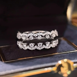 Elegante Anello a Doppio Strato per Donne, Gioiello da Dito Scintillante e alla Moda - Product Image 1
