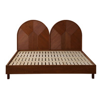 Grand lit double vintage en bois de cerisier massif avec tête de lit haute pour chambre principale ou lit de mariage