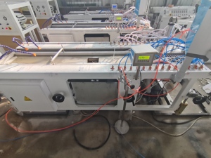 Machine de fabrication de gouttière de pluie en <span class=keywords><strong>PVC</strong></span> de haute qualité - Product Image 4