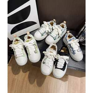 Baskets de course à visage de sourire plat personnalisé pour femmes hiver chaussures décontractées à plate-forme déchirées avec style de marche - Product Image 1