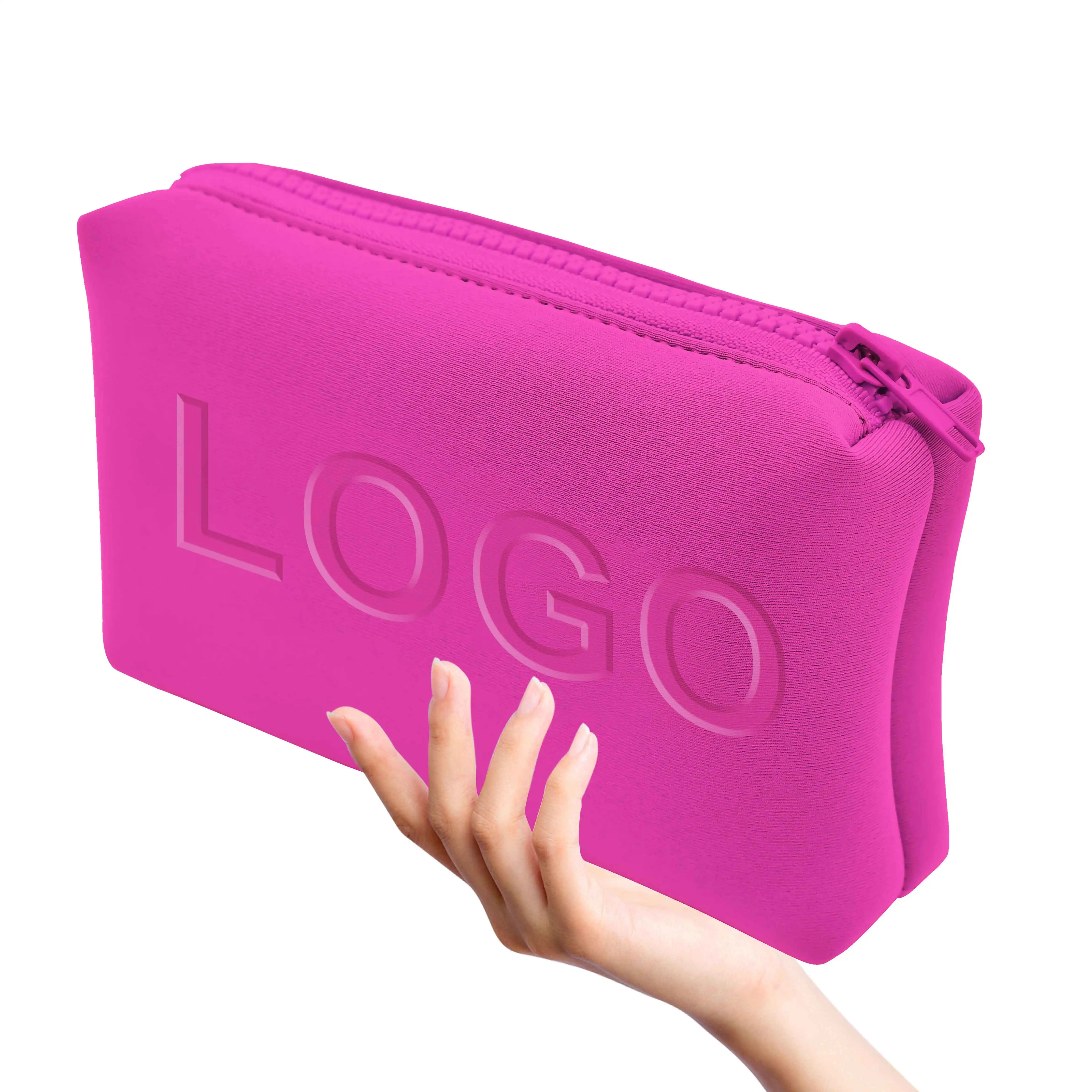 Özel makyaj seti çanta taşınabilir seyahat Logo depolama kozmetik hediye keseleri tasarımcı makyaj çantası kadınlar için