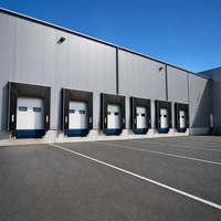 Entrepôt logistique en structure métallique, centre de distribution préfabriqué, bâtiment de stockage à grande portée, plusieurs baies de chargement