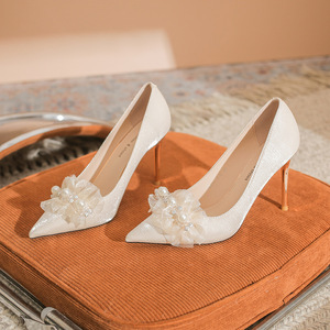 Elegantes Zapatos de Tacón de Aguja con Punta en Pico y Decoración Floral para Vestidos de Boda y Banquetes, Tacón Alto de 3-5 cm, Estilo Slip-On - Product Image 1