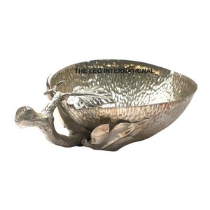 Tazón Decorativo Ovalado de Metal Niquelado en Forma de Hoja para Servir Aperitivos y Frutas, Artículo para Mesa a Precio Económico - Product Image 1