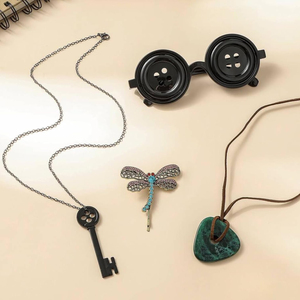 Juego de 4 Piezas de Plástico con Botones, Ojos, Gafas, Llaves, Collar, Pinza para el Cabello, <span class=keywords><strong>Piedra</strong></span> Verde, Accesorios para Disfraces de Halloween y Fiestas - Product Image 4