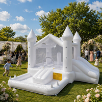 Château gonflable blanc pour mariage en extérieur, tout-en-un avec toboggan et piscine à balles, idéal pour les fêtes et le divertissement