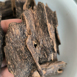 Legno di Agar Cinese Senyue, Materiale Vecchio, Incenso Aromatico Ecologico e Durevole, Ricco di Olio ed Esplosivo Oud in Chips/kg - Product Image 2