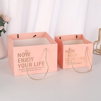 Sac cadeau carré en papier avec estampage à chaud, sac à main pour mariage, anniversaire, fête, bonbons, fleurs, emballage, sacs en papier avec poignée en corde