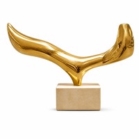 Sculpture moderne en forme d'aile dorée en acier inoxydable finition miroir, statue d'art abstrait, commande en gros pour projets commerciaux et halls d'hôtels