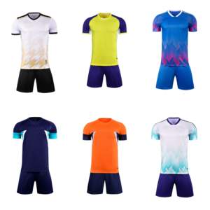 เสื้อกีฬาฟุตบอลสีฟ้าสีแดงปรับแต่งได้สำหรับผู้ใหญ่ระบายอากาศได้พิมพ์โลโก้โพลีเอสเตอร์ถ่ายเทความร้อนแบบว่างเปล่า - Product Image 1